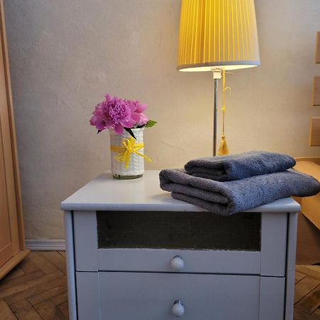 Sunflower Apartment Near Kiev Airport & Railway Station & Center City! Esterno foto