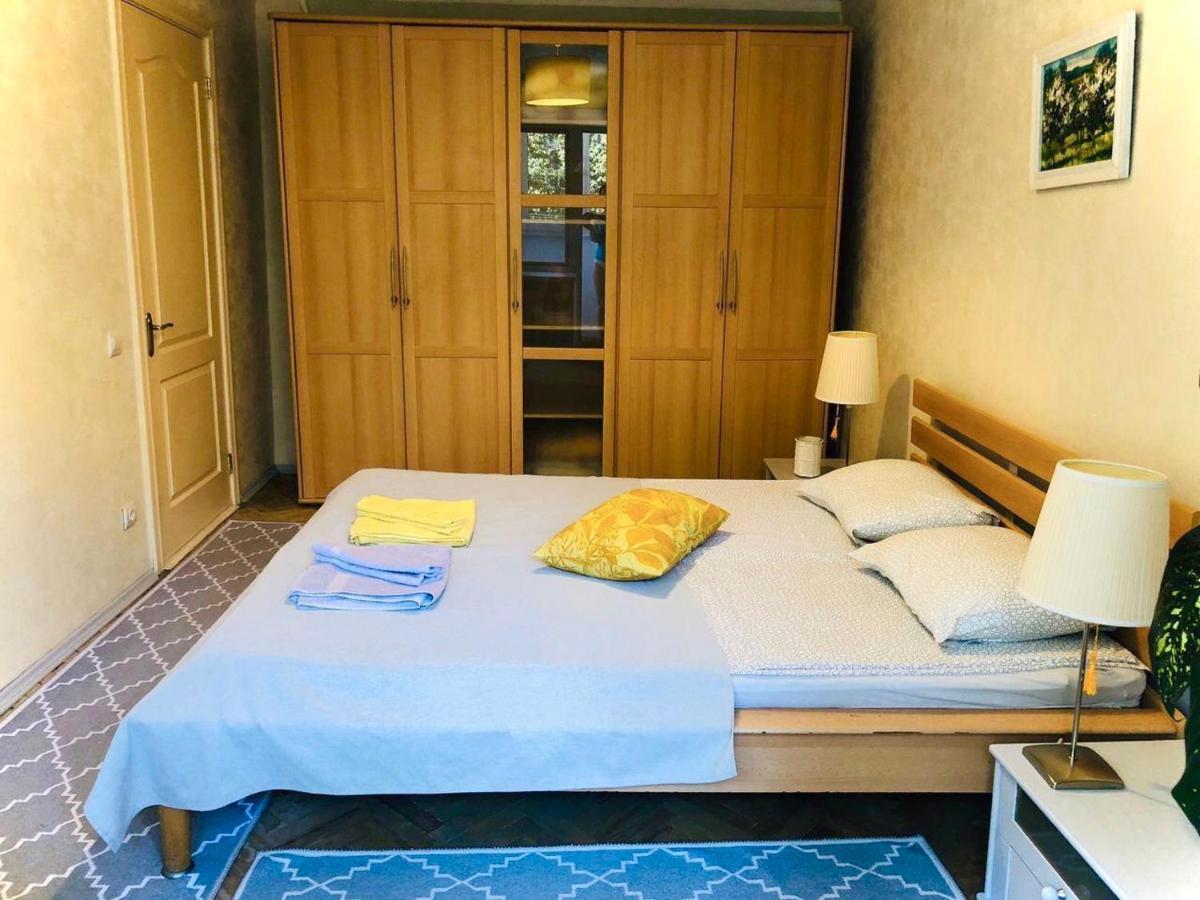 Sunflower Apartment Near Kiev Airport & Railway Station & Center City! Esterno foto