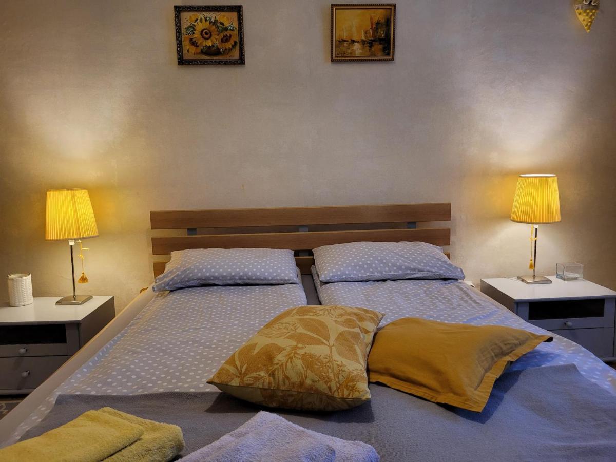 Sunflower Apartment Near Kiev Airport & Railway Station & Center City! Esterno foto