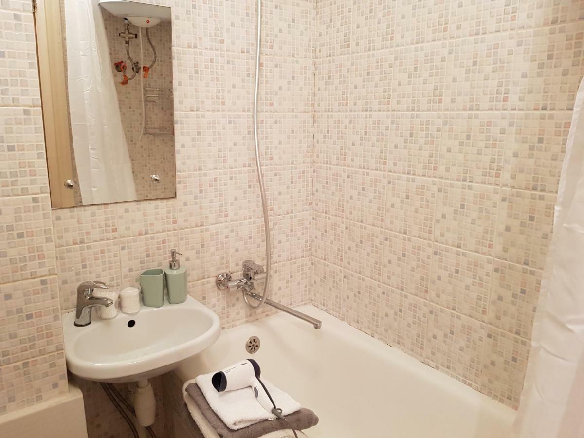 Sunflower Apartment Near Kiev Airport & Railway Station & Center City! Esterno foto
