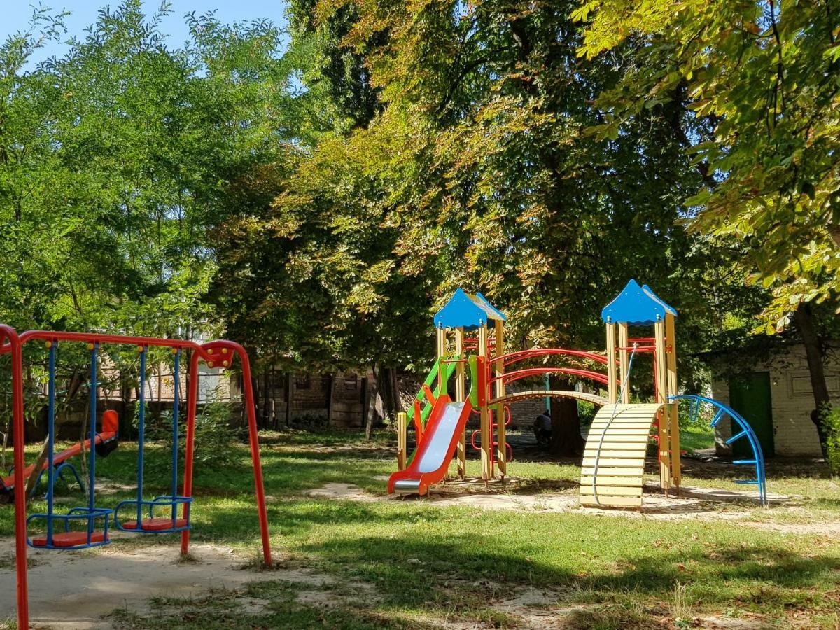 Sunflower Apartment Near Kiev Airport & Railway Station & Center City! Esterno foto